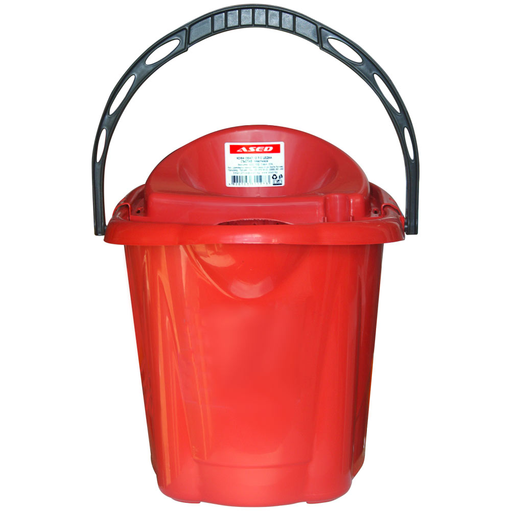 Oval plastic bucket with 12 liters strainer
